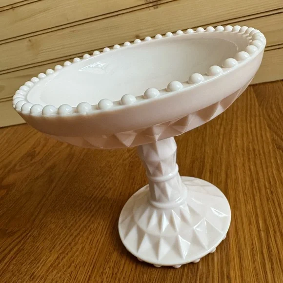 VINTAGE Jeanette Windsor Grand Millenial Pink Milk Glass Pedestal Dish - Picture 5 of 10
